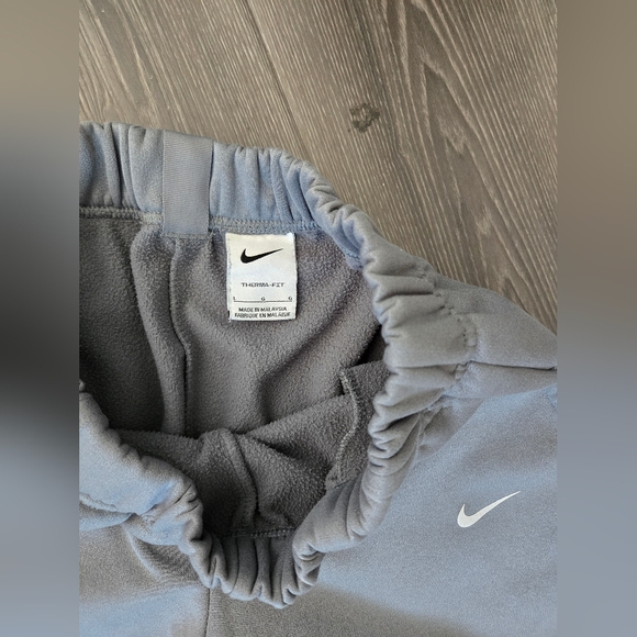 Nike Gray Jogger Sweatpants with Elastic Waistband/Kids - Picture 2 of 8